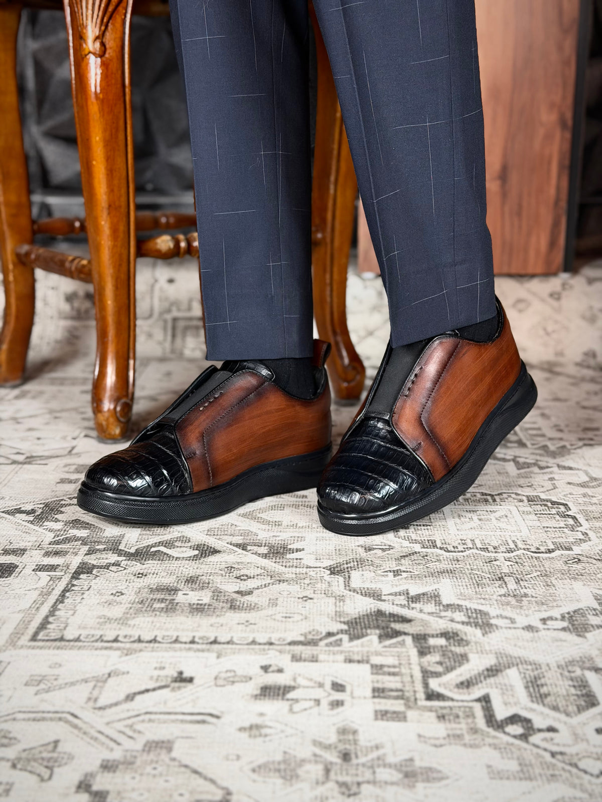 VALENCIA W/COCODRILO BLACK