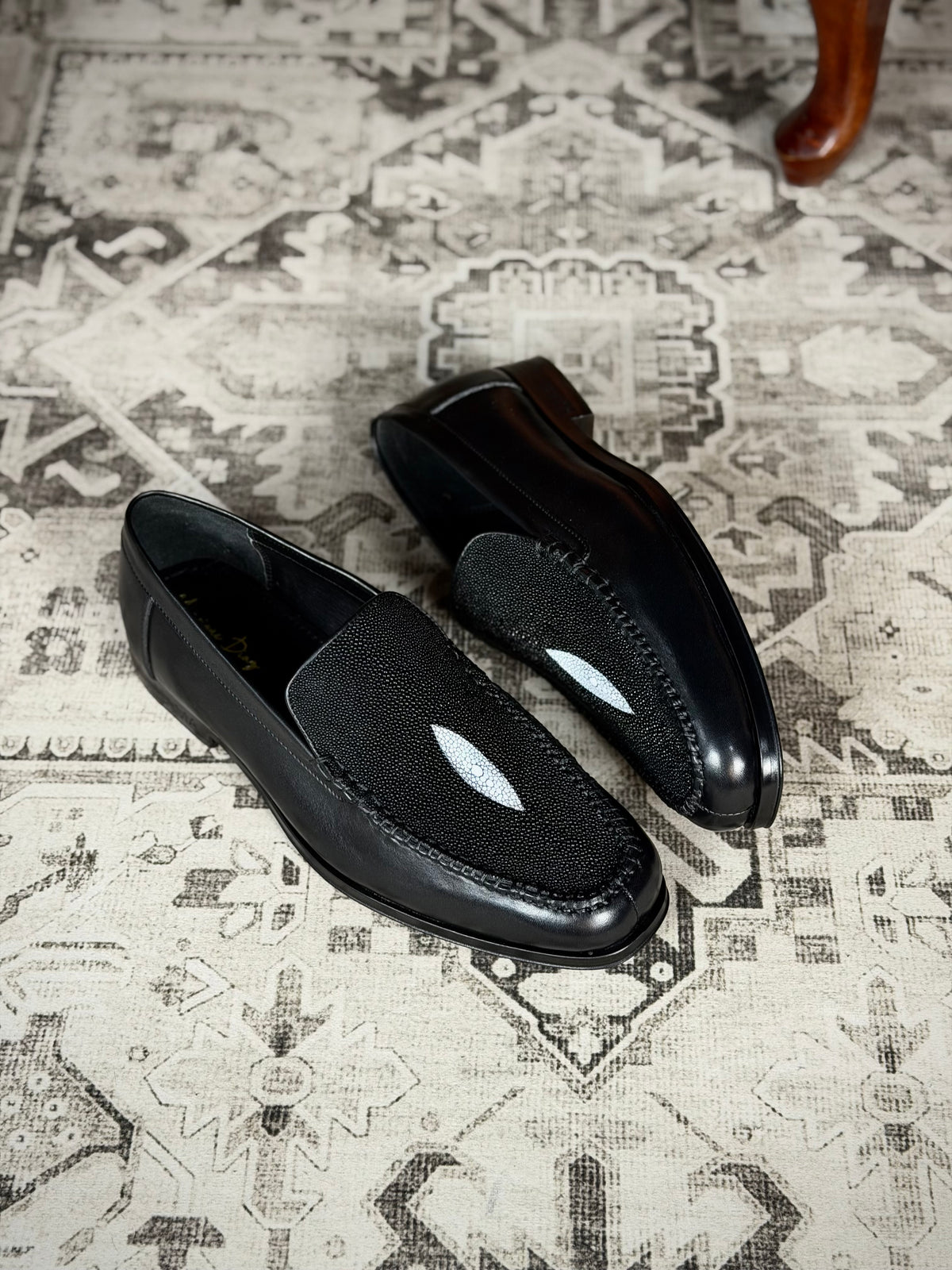 SUECIA W/MANTARRAYA BLACK